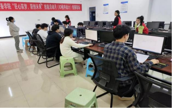 匠心筑梦 职创未来| beat365装备制造与信息技术学院“技能活动月”系列活动圆满结束(图2) 匠心筑梦 职创未来| beat365装备制造与信息技术学院“技能活动月”系列活动圆满结束(图2)