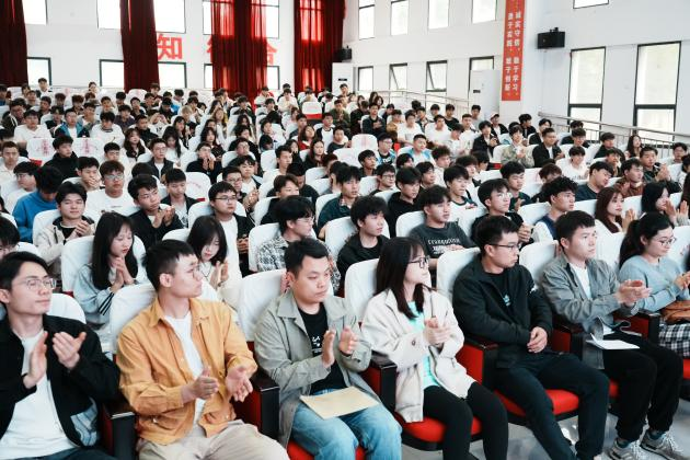 匠心筑梦 职创未来| beat365装备制造与信息技术学院“技能活动月”系列活动圆满结束(图18) 匠心筑梦 职创未来| beat365装备制造与信息技术学院“技能活动月”系列活动圆满结束(图18)