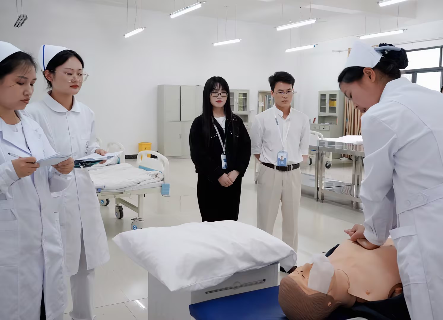 比学赶超强技能·业务比武展风采 ——beat365在线唯一官网第七届护理技能大赛圆满举办(图8)