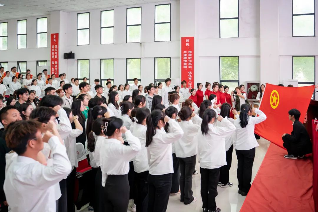 挺膺担当砺青春·踔厉奋发向未来丨beat365召开2023-2024学年度五四表彰大会(图11)