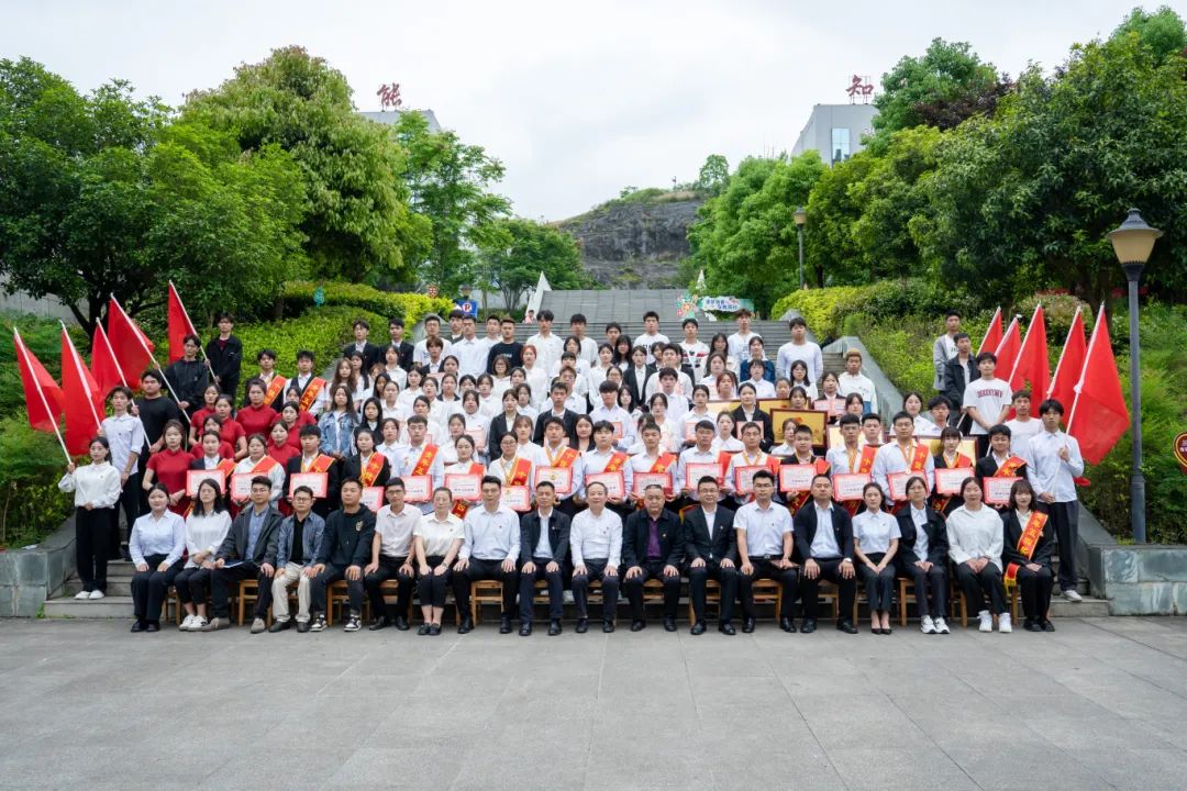 挺膺担当砺青春·踔厉奋发向未来丨beat365召开2023-2024学年度五四表彰大会(图14)