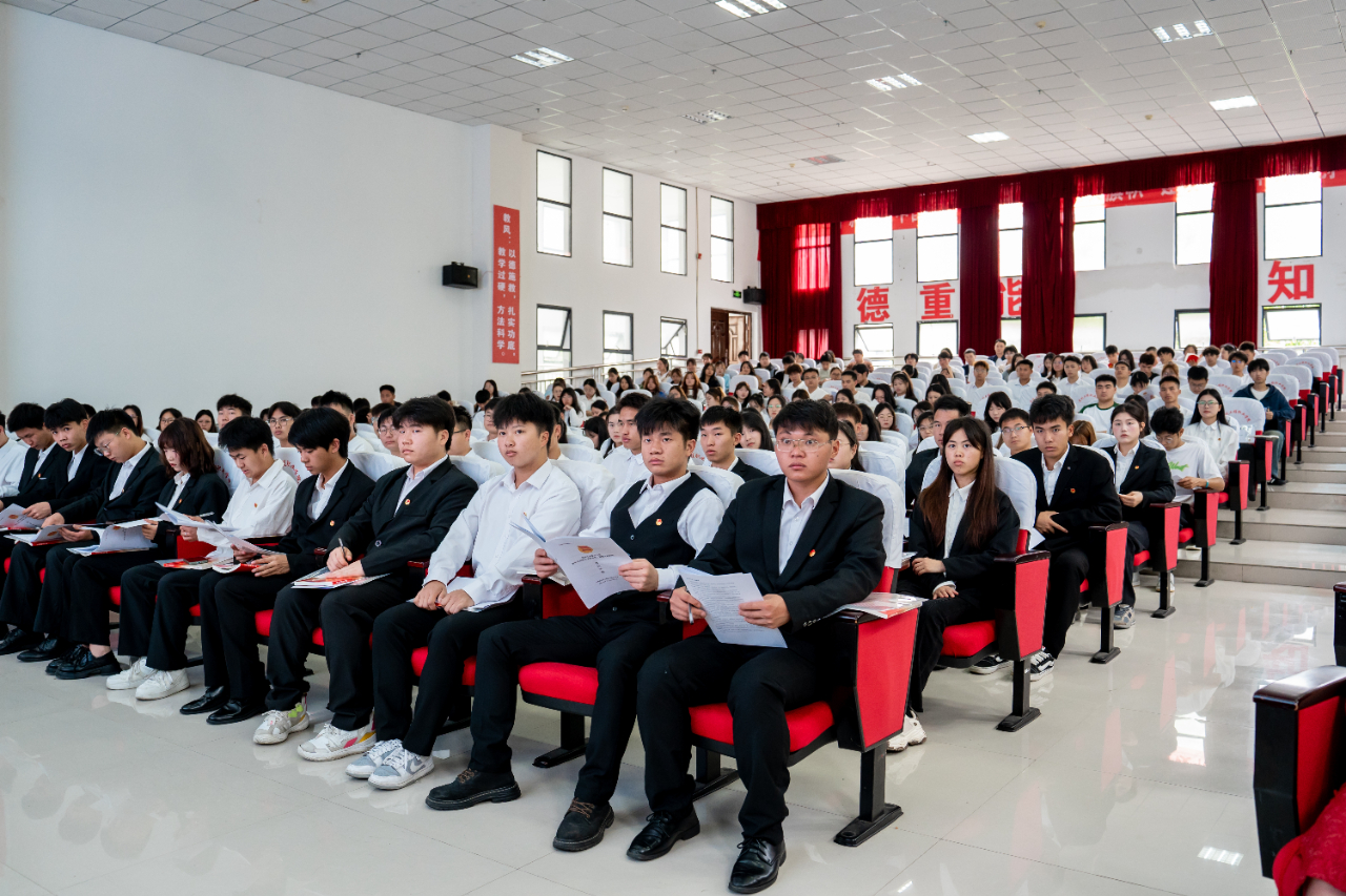 中共beat365在线唯一官网委员会党校第六期入党积极分子和发展对象集中培训开班仪式(图5)