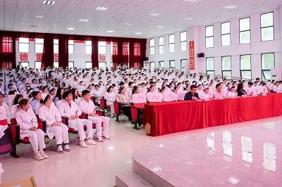 护佑健康,逐梦前行——beat365在线唯一官网成功举办5·12国际护士节活动暨授帽仪式(图8) 护佑健康,逐梦前行——beat365在线唯一官网成功举办5·12国际护士节活动暨授帽仪式(图8)