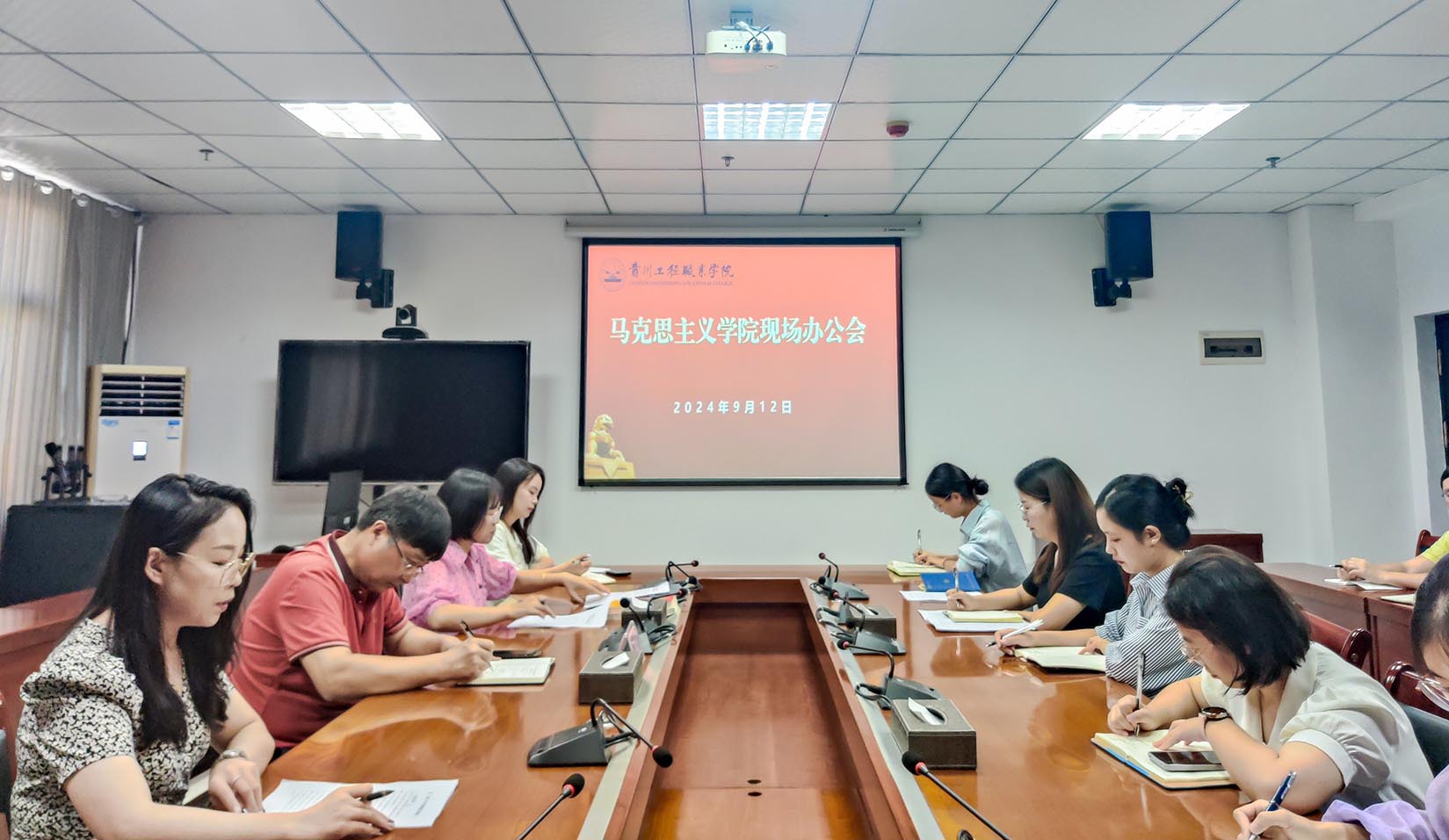 beat365在线唯一官网党委书记陈健同志到 马克思主义学院召开现场指导办公会(图1)