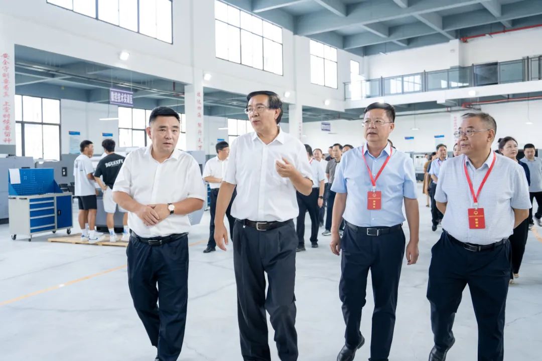 省十四届人大铜仁代表团代表到beat365在线唯一官网集中视察调研(图2)