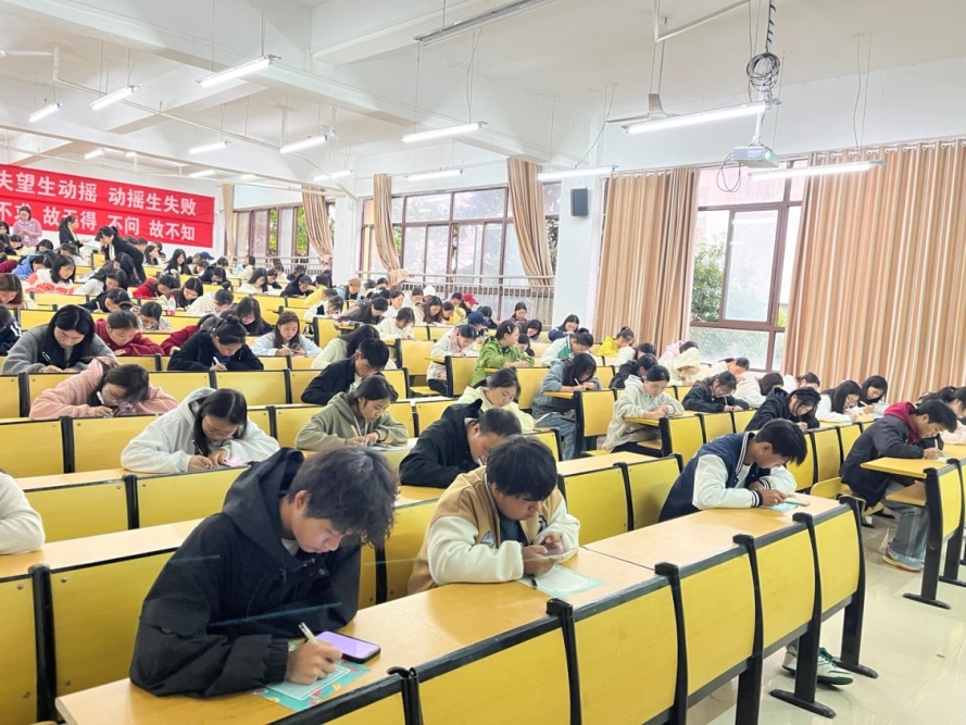 英语书法绘国庆，笔墨飞扬颂华章  —beat365在线唯一官网第五届“弘文杯”英语书法大赛(图1)