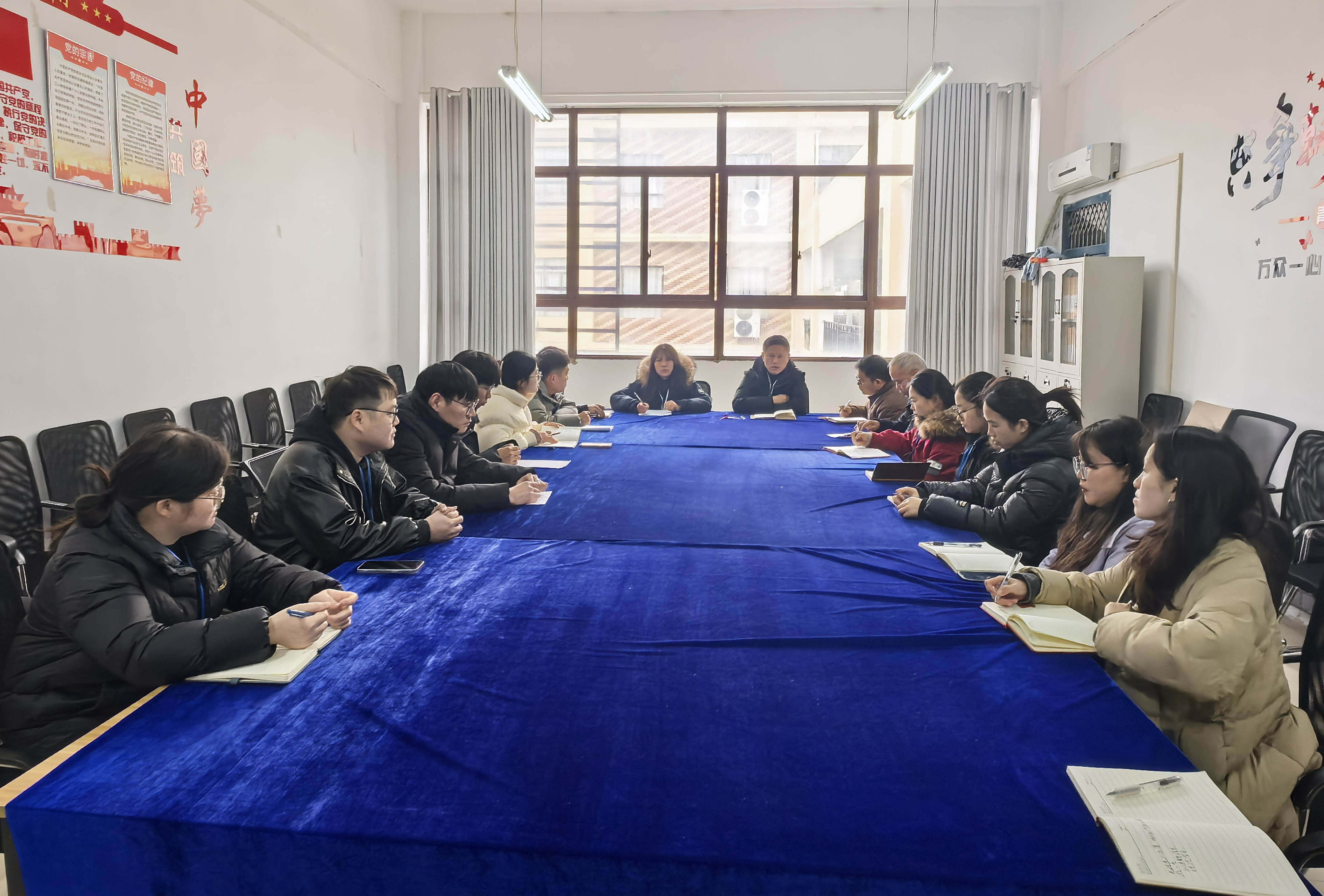 中共beat365在线唯一官网装备制造与信息技术学院总支部委员会召开党总支部大会(图1)