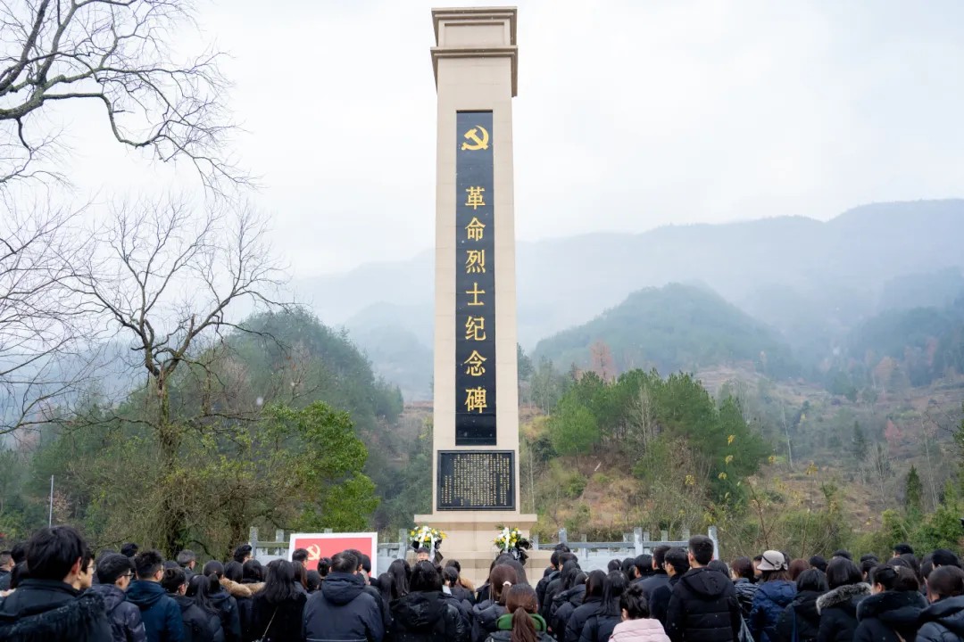 追寻革命足迹 传承红色精神丨beat365在线唯一官网全体党员赴黔东特区革命委员会旧址开展党性教育活动(图6) 追寻革命足迹 传承红色精神丨beat365在线唯一官网全体党员赴黔东特区革命委员会旧址开展党性教育活动(图6)