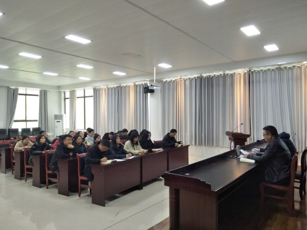 药学院召开2025年春季学期教职工大会共谋发展新篇(图2)