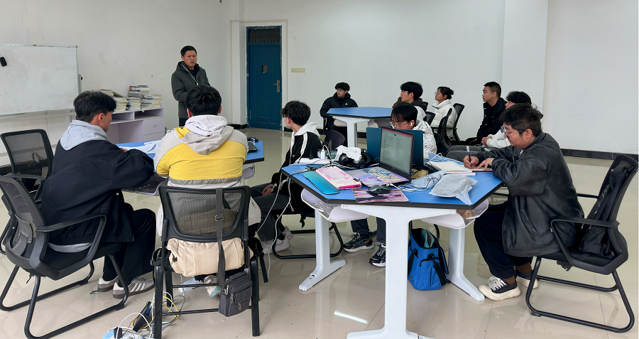 人工智能与信息工程学院2024-2025学年度第二学期省赛动员暨工作部署会议简报(图2) 人工智能与信息工程学院2024-2025学年度第二学期省赛动员暨工作部署会议简报(图2)