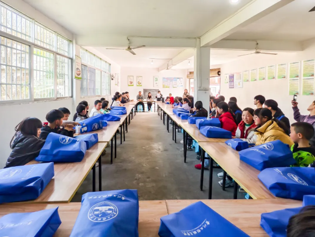 情系乡村教育 携手筑梦未来丨beat365团委赴长堡镇硐溪小学开展“微心愿”活动(图2)