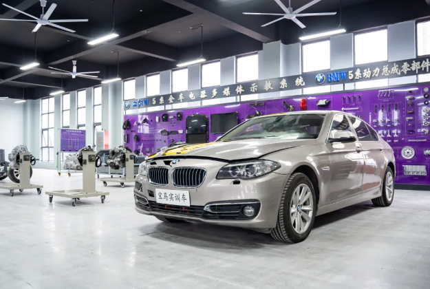 数智赋能产教融合，打造大国工匠培养新高地 丨记智能制造与汽车工程学院实训基地升级之路(图1)