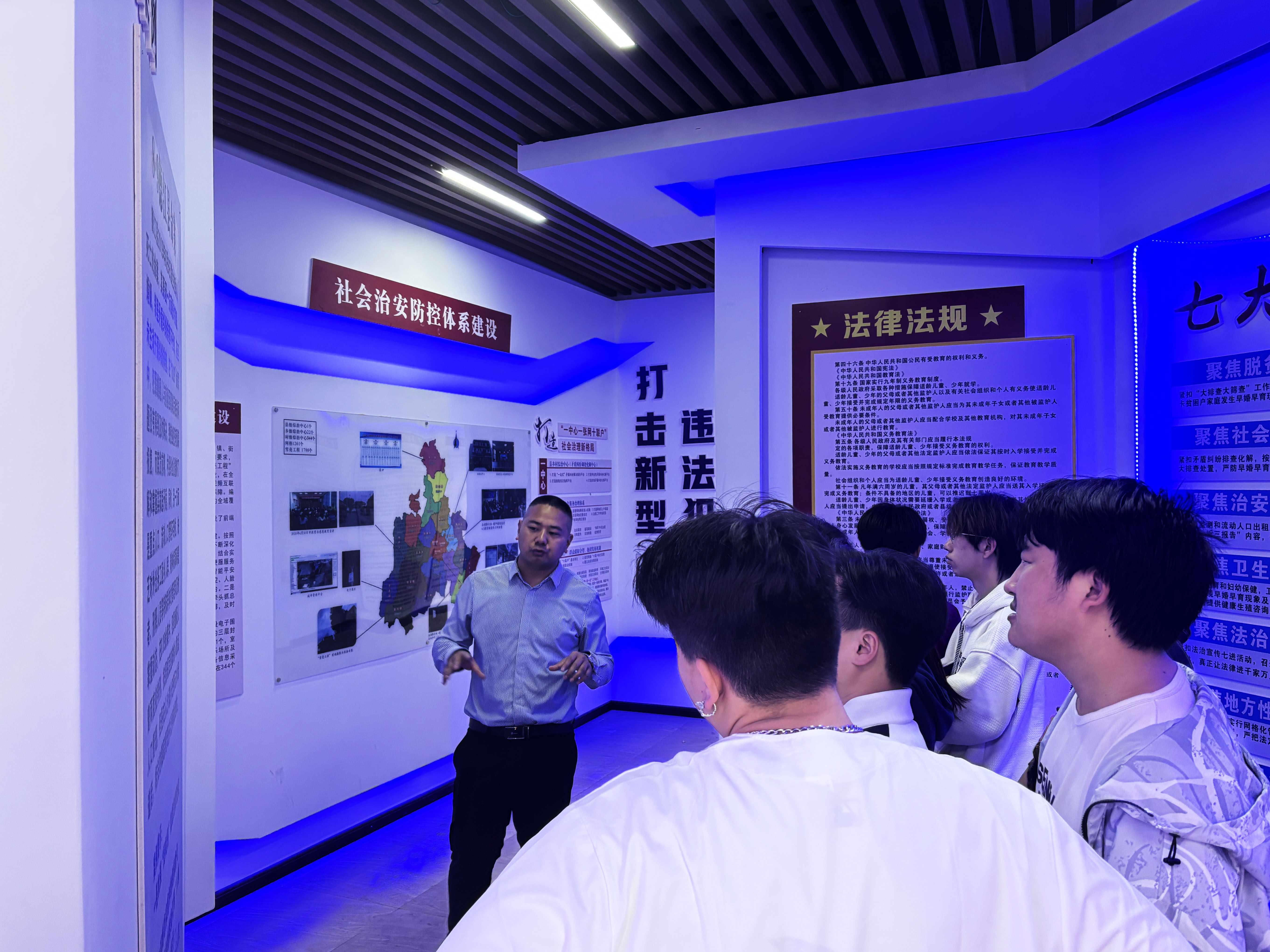 建筑工程学院组织师生代表赴德江职校国家安全教育基地开展专题教育活动(图1)