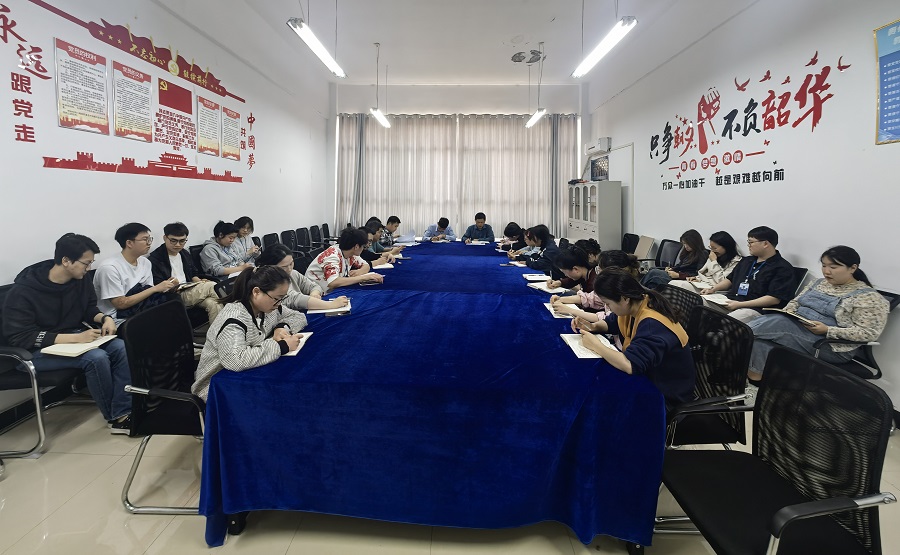 人工智能与信息工程学院召开 2025年第二次教职工工作例会(图1) 人工智能与信息工程学院召开 2025年第二次教职工工作例会(图1)