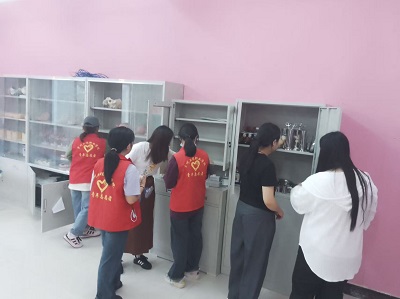 ”党建引领劳动志，护理深耕育菁华“护理学院教师党支部和学生党支部联合开展实训设施 “焕新颜”主题党日活动(图2)