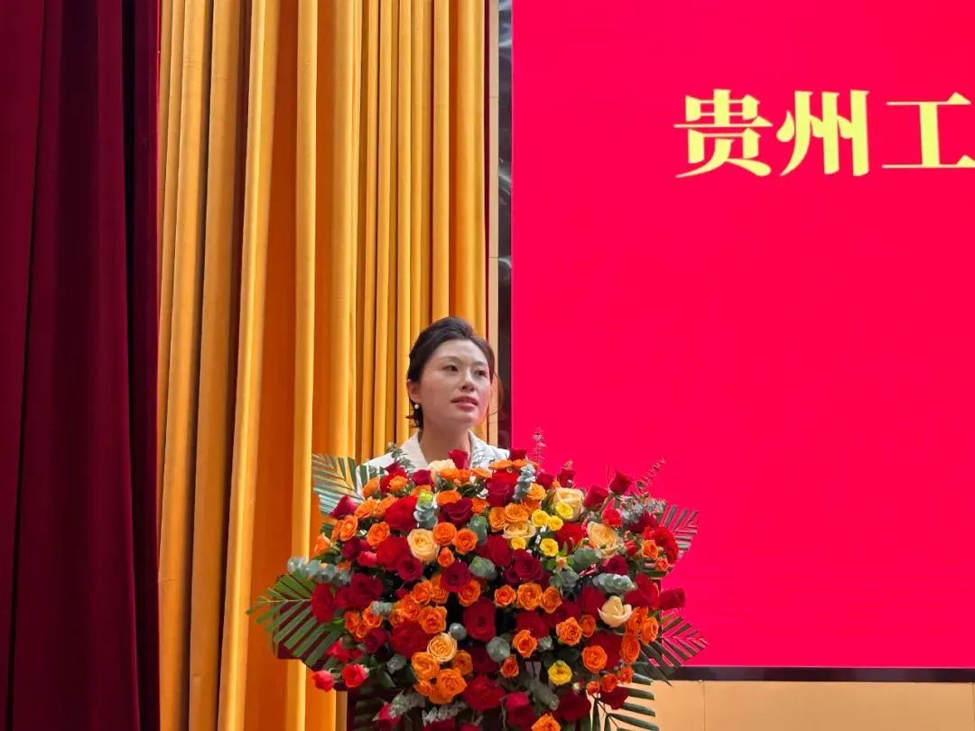 beat365在线唯一官网成人高等教育2025级新生开学典礼圆满举行(图5)