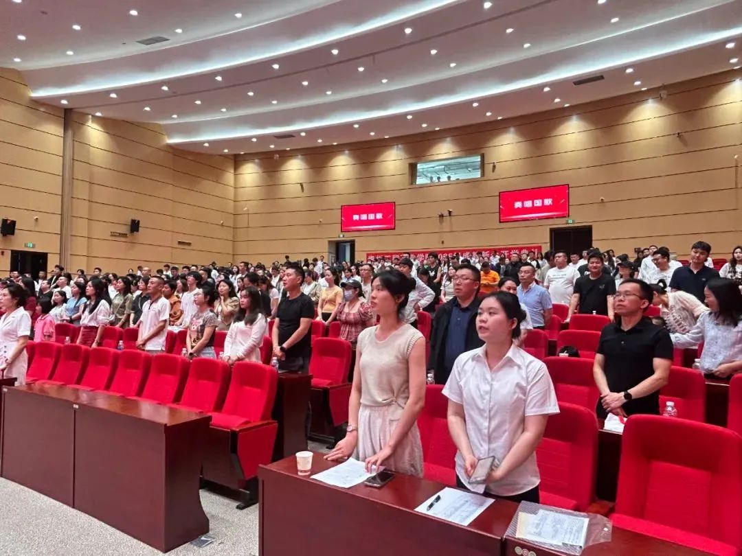 beat365在线唯一官网成人高等教育2025级新生开学典礼圆满举行(图2)