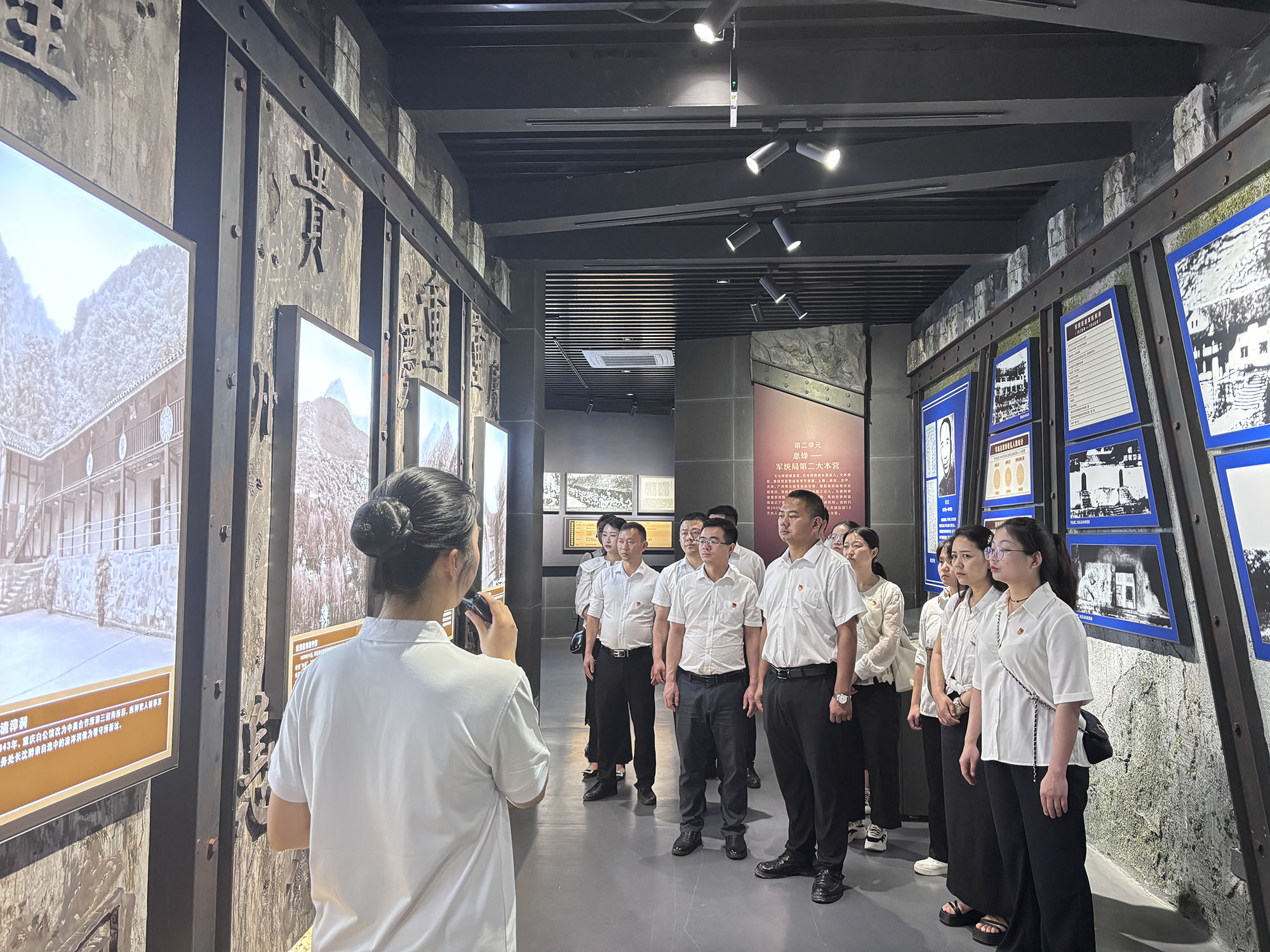 缅怀先烈守初心 传承精神担使命 建筑工程学院党总支赴息烽集中营开展 主题党日活动(图2) 缅怀先烈守初心 传承精神担使命 建筑工程学院党总支赴息烽集中营开展 主题党日活动(图2)