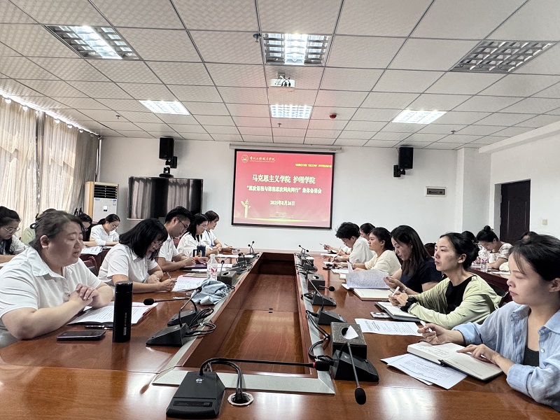 beat365首期“思政课程与课程思政”集体备课会顺利举办(图1) beat365首期“思政课程与课程思政”集体备课会顺利举办(图1)