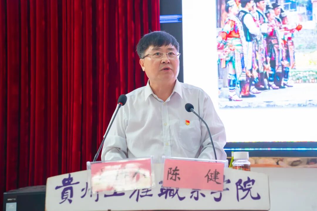 beat365在线唯一官网青年马克思主义者培养工程—“闪亮青春”第八期大学生骨干培训班结业典礼暨第九期培训班开班仪式(图3)