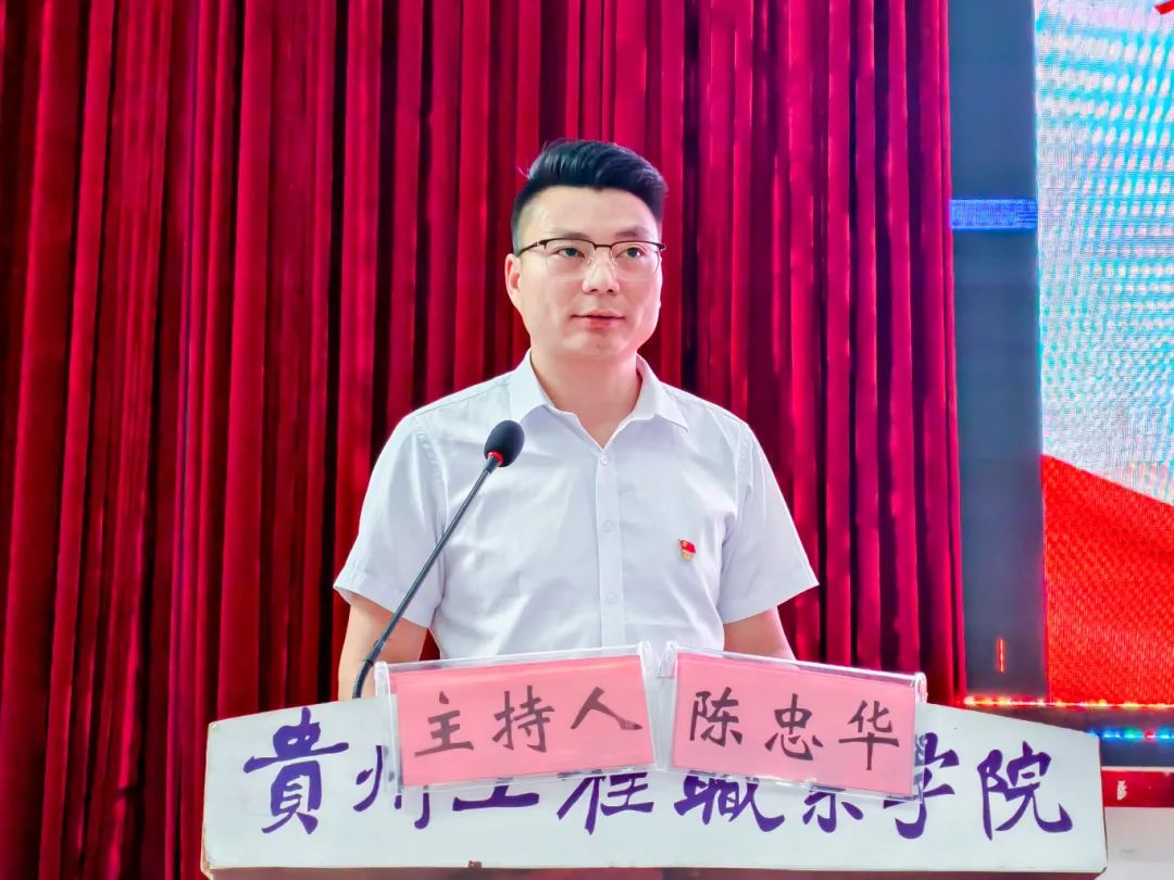 beat365在线唯一官网青年马克思主义者培养工程—“闪亮青春”第八期大学生骨干培训班结业典礼暨第九期培训班开班仪式(图4)