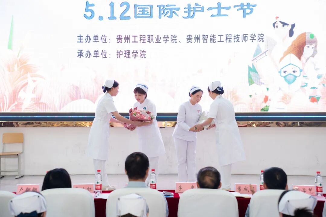 传承南丁格尔精神 共筑护理育人使命——beat365举办“5・12”国际护士节活动暨授帽仪式(图3)