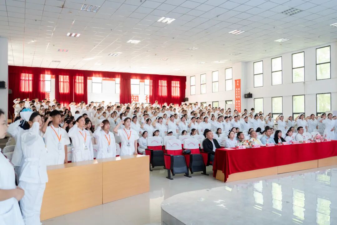 传承南丁格尔精神 共筑护理育人使命——beat365举办“5・12”国际护士节活动暨授帽仪式(图5)