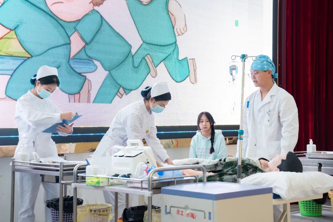 传承南丁格尔精神 共筑护理育人使命——beat365举办“5・12”国际护士节活动暨授帽仪式(图7)