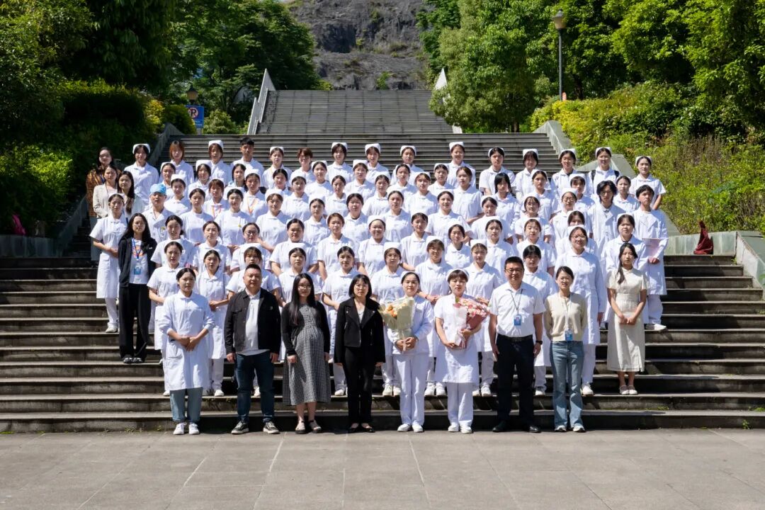 传承南丁格尔精神 共筑护理育人使命——beat365举办“5・12”国际护士节活动暨授帽仪式(图10)