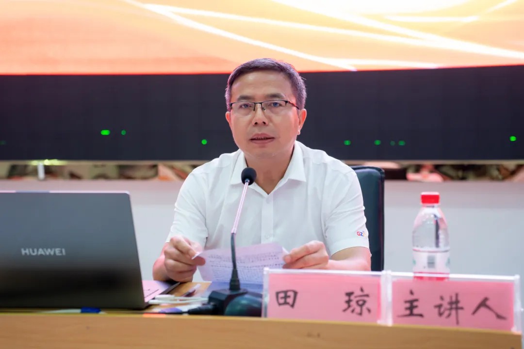 铜仁市委宣讲团成员、市委宣传部副部长、市委网信办主任田琼来校宣讲党的二十届三中全会精神(图2) 铜仁市委宣讲团成员、市委宣传部副部长、市委网信办主任田琼来校宣讲党的二十届三中全会精神(图2)