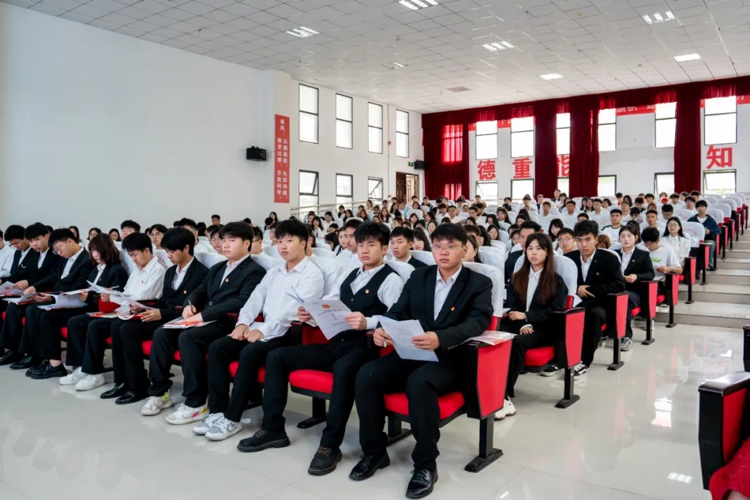 中共beat365在线唯一官网委员会党校第六期入党积极分子和发展对象集中培训开班仪式(图5)