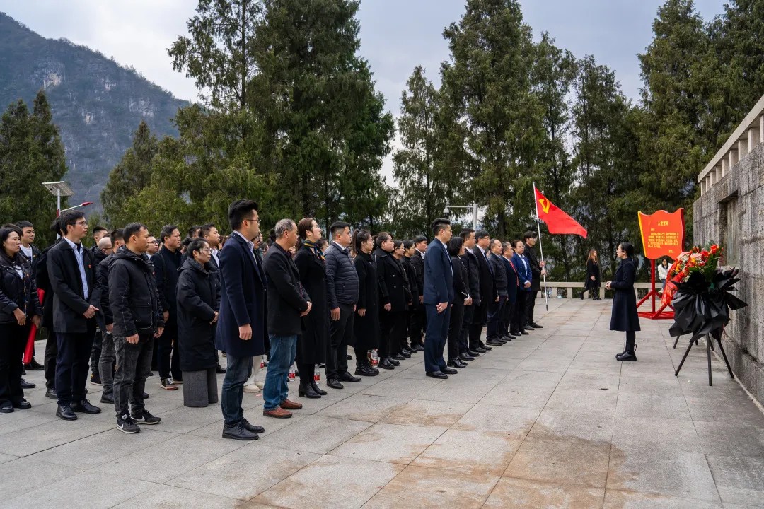 追寻红色足迹 争做时代新人丨beat365在线唯一官网全体党员赴红二、红六军团木黄会师纪念馆参观学习(图1)