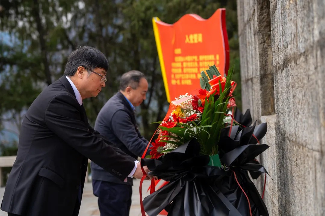 追寻红色足迹 争做时代新人丨beat365在线唯一官网全体党员赴红二、红六军团木黄会师纪念馆参观学习(图2)