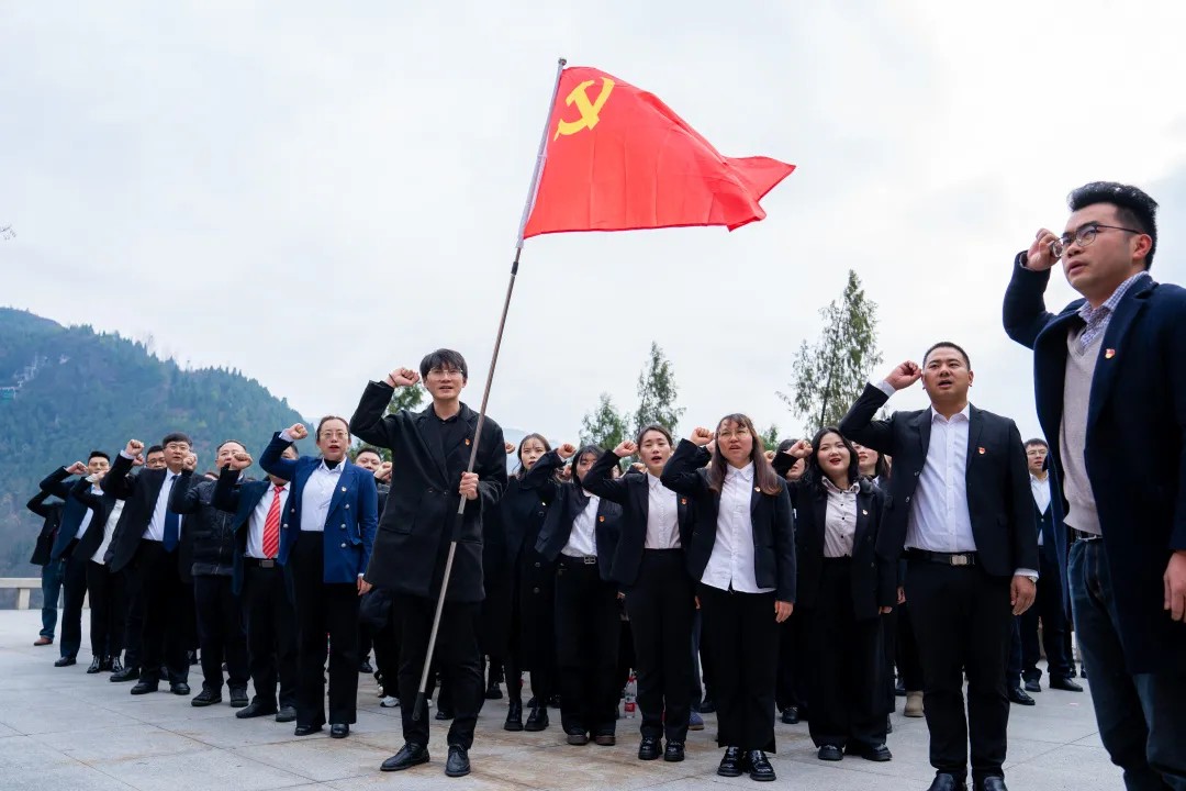 追寻红色足迹 争做时代新人丨beat365在线唯一官网全体党员赴红二、红六军团木黄会师纪念馆参观学习(图3)