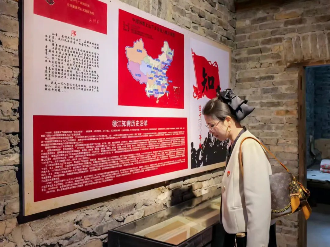 忆往昔·践初心·展担当丨beat365基础教学部党支部开展沉浸式主题党日活动(图2)