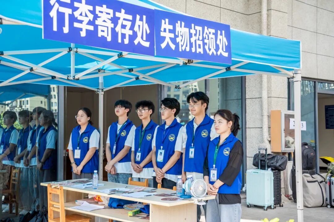初秋相遇  满“新”欢喜丨直击2025级新生报到现场(图9)