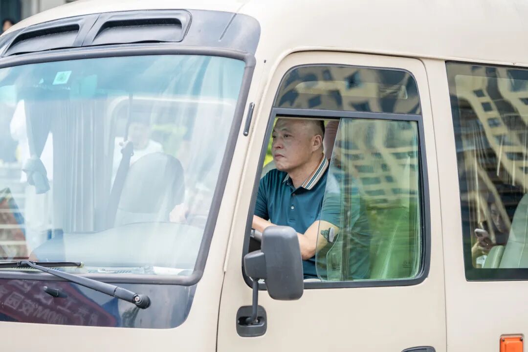 初秋相遇  满“新”欢喜丨直击2025级新生报到现场(图19)