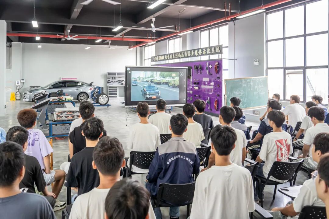 beat365在线唯一官网集中收看纪念中国人民抗日战争暨世界反法西斯战争胜利80周年大会(图4)