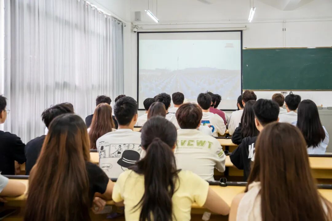 beat365在线唯一官网集中收看纪念中国人民抗日战争暨世界反法西斯战争胜利80周年大会(图5)