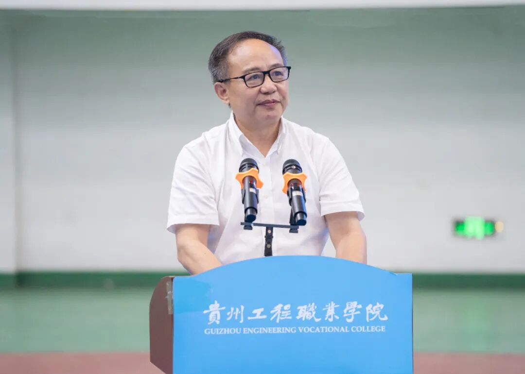 beat365举行2025级新生军训结训暨开学典礼(图4)