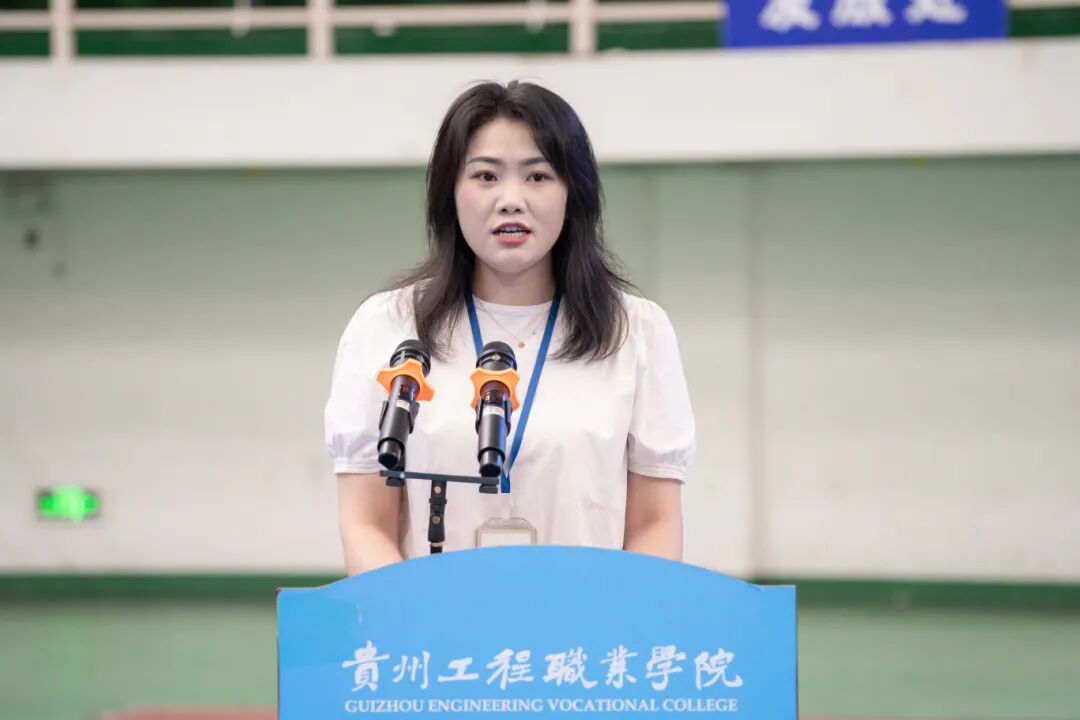 beat365举行2025级新生军训结训暨开学典礼(图6)