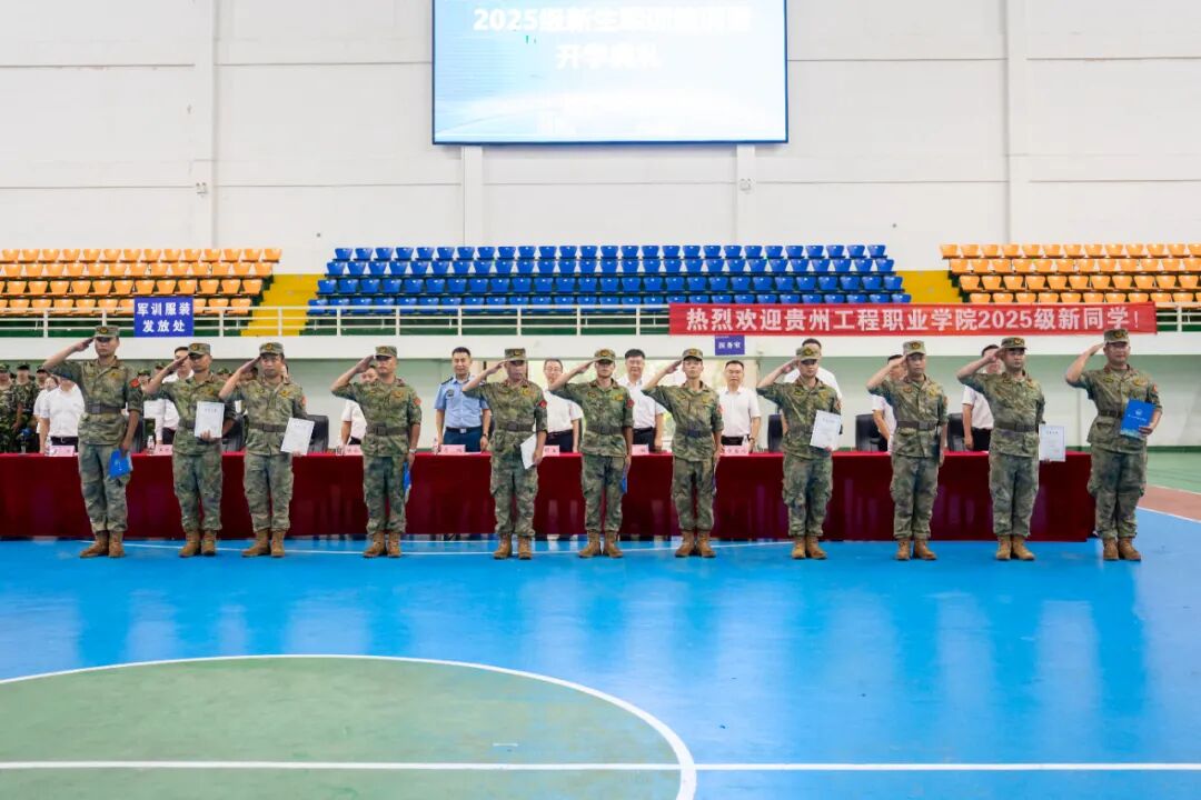 beat365举行2025级新生军训结训暨开学典礼(图11)