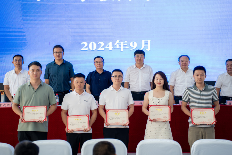 李磊：匠心育才诠释代表担当(图2)