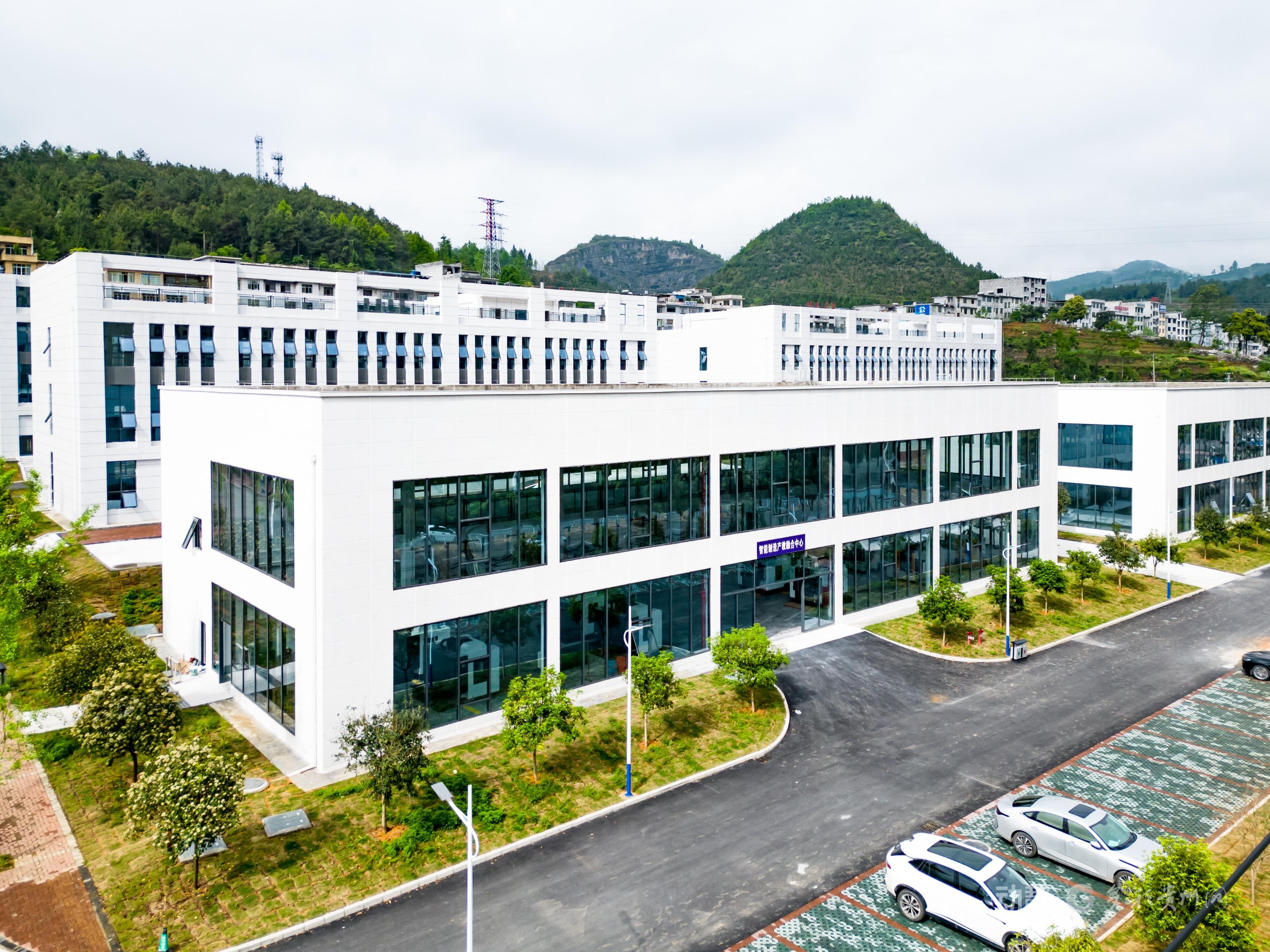 锚定职业教育航向 beat365在线唯一官网十年砥砺铸华章(图4)