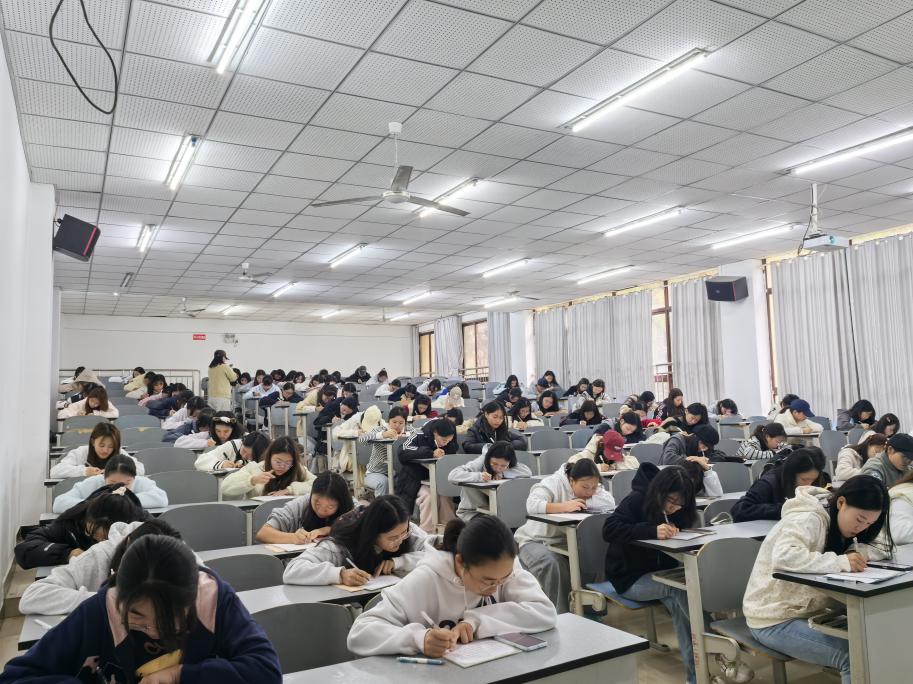 金秋书韵·笔墨重阳  —beat365在线唯一官网第六届“弘文杯”英语书法大赛(图1)