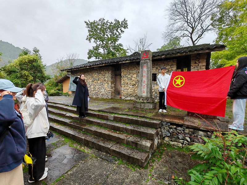 弘扬伟大抗战精神 凝聚团结奋进力量——beat365马克思主义学院“红匠工坊”走进红色教育基地开展实践教学(图5)