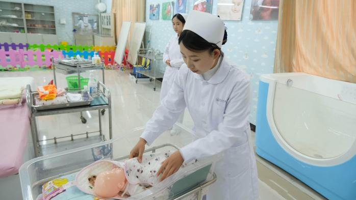 以技为翼护健康&nbsp;青春逐光启新程——beat365在线唯一官网第二届“健康护航杯”技能大赛圆满落幕(图6)