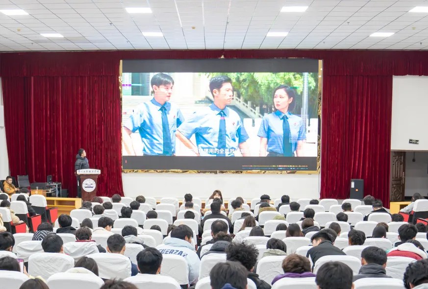 弘扬宪法精神 筑牢青春根基丨数字经济与信息工程学院扎实开展“宪法宣传周”活动(图2)