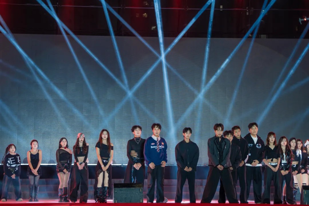 beat365在线唯一官网举行十周年校庆暨2026年元旦文艺晚会(图11)