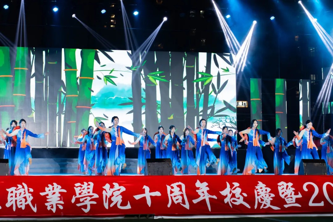 beat365在线唯一官网举行十周年校庆暨2026年元旦文艺晚会(图16)
